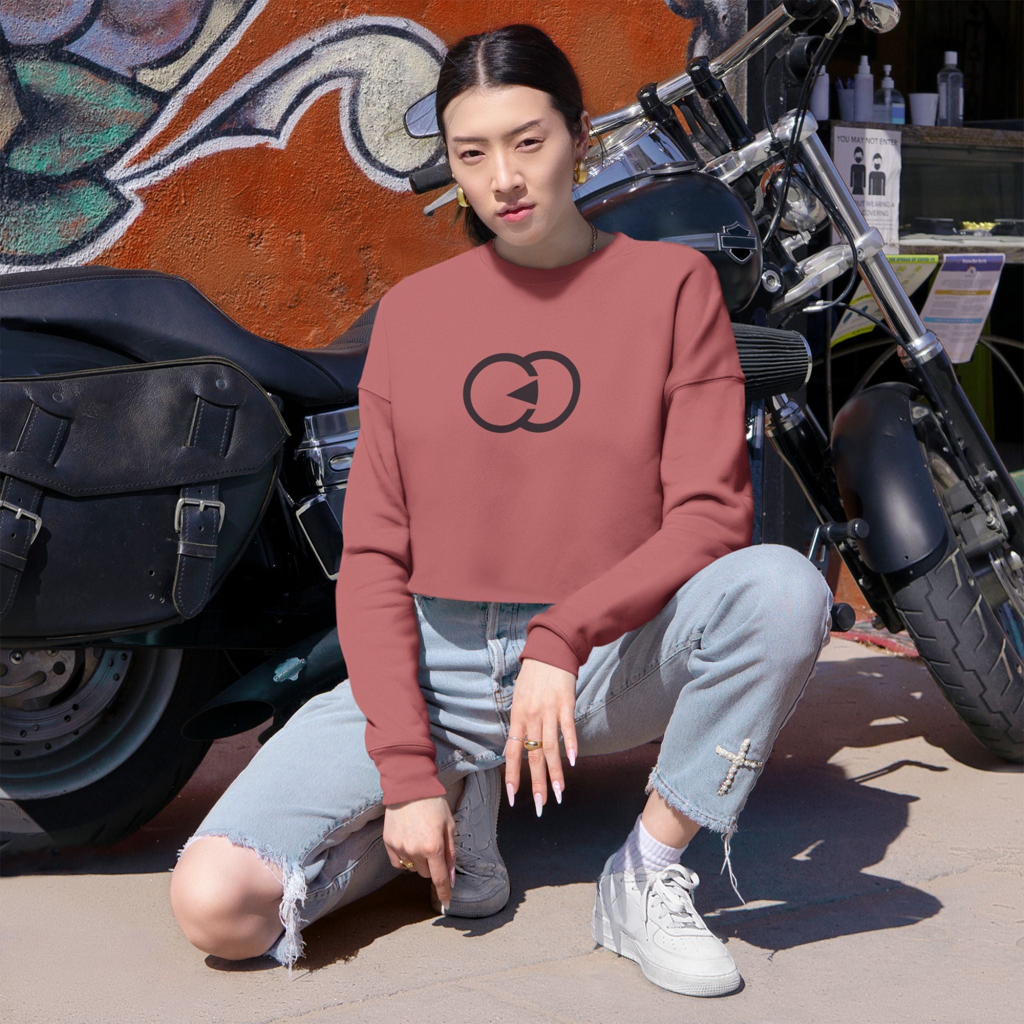 Chic Women's Cropped Sweatshirt with Modern Design