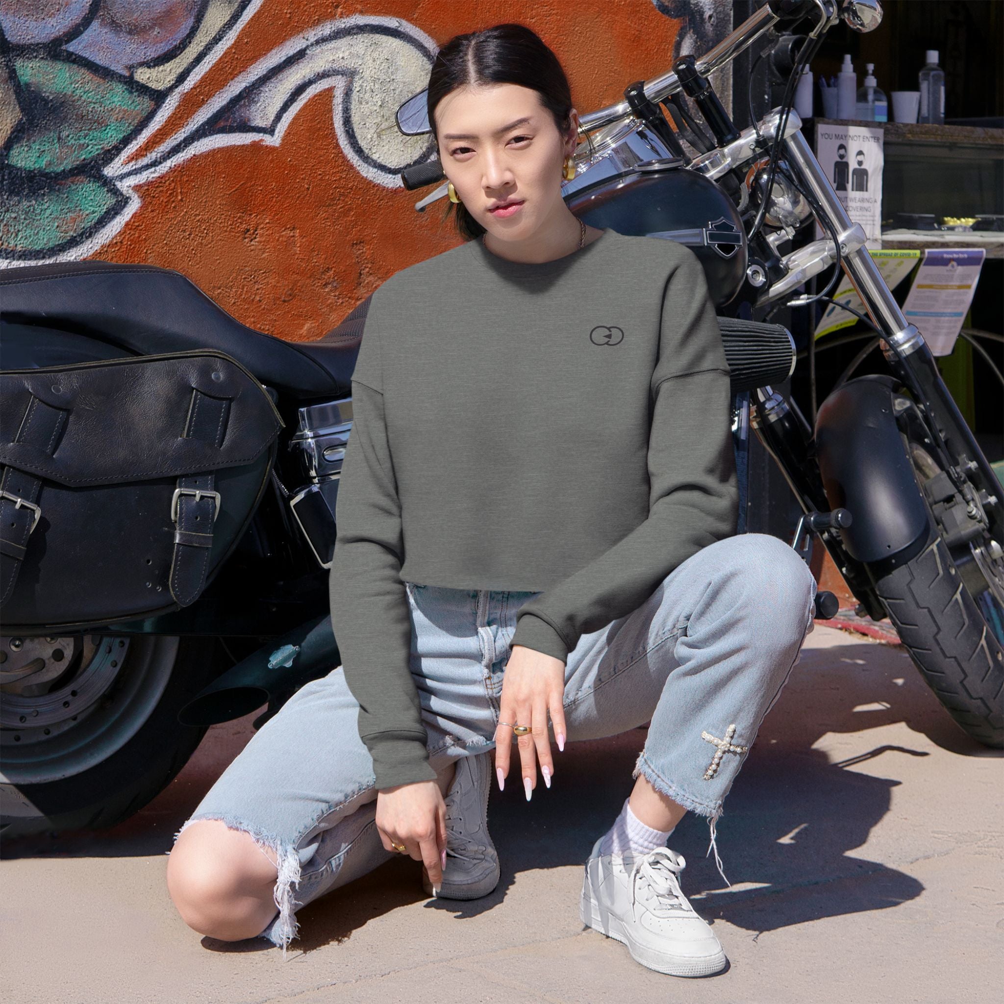 Cozy Women's Cropped Sweatshirt - Fashionable and Comfy Casual Wear